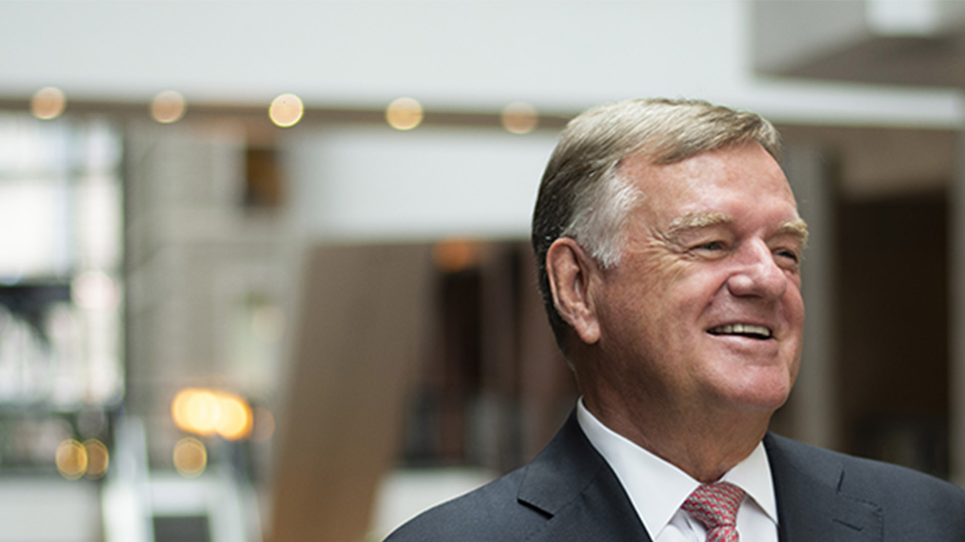 Grenier aux nouvelles - Me Robert B. Legault, pionnier du droit publicitaire, prend sa retraite